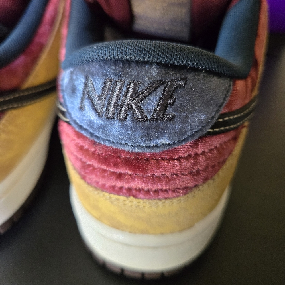 Nike SB Dunk Low Pro City Of Cinema Gold FZ1278-200 Size 6.5 Men Or 8 Women - Picture 6 of 16